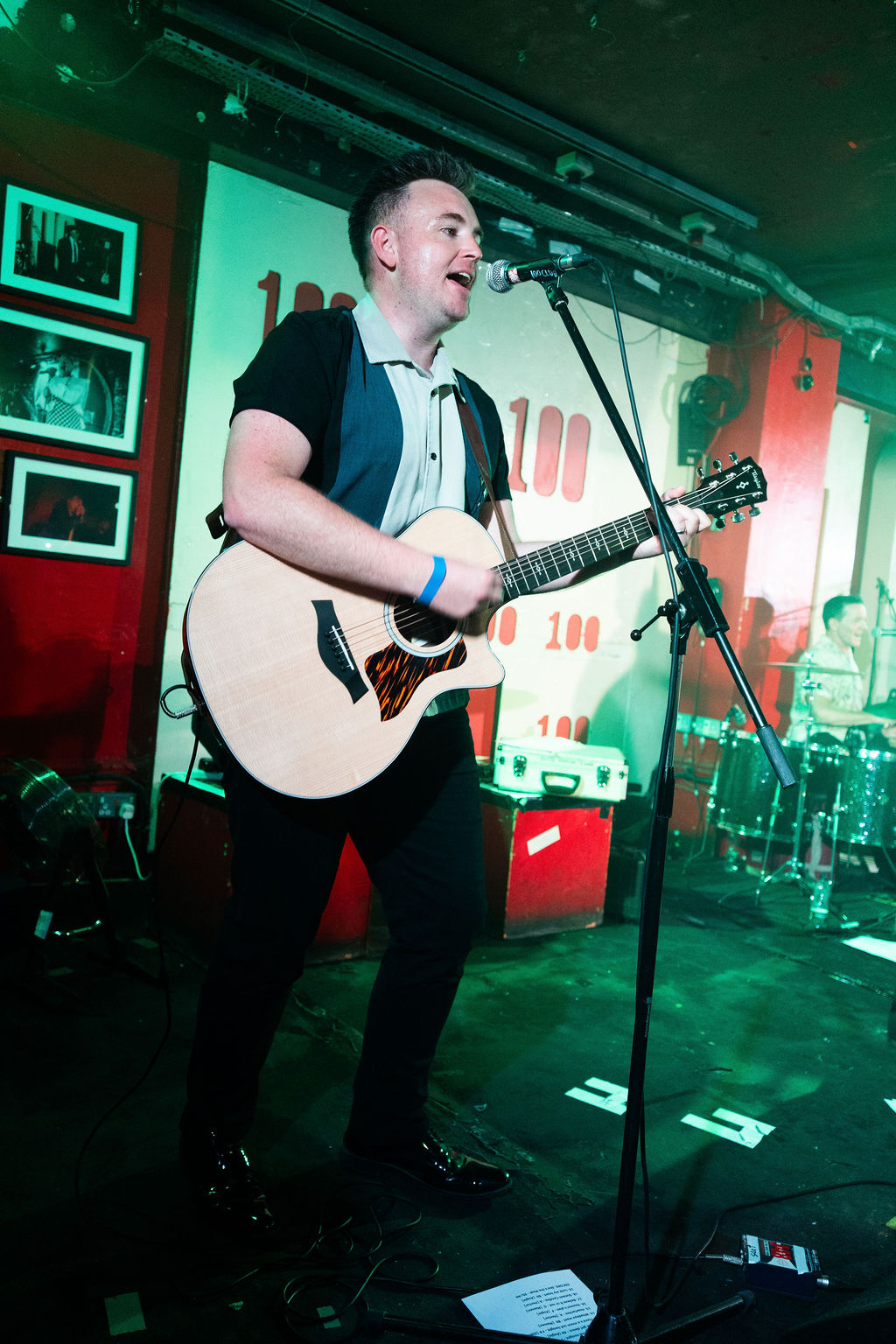 The Velvet Candles performing live doo wop UK music show