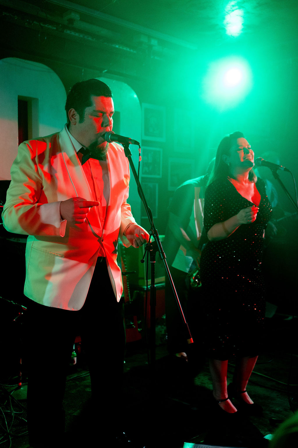 Doo Wop Explosion live UK show close up band performance